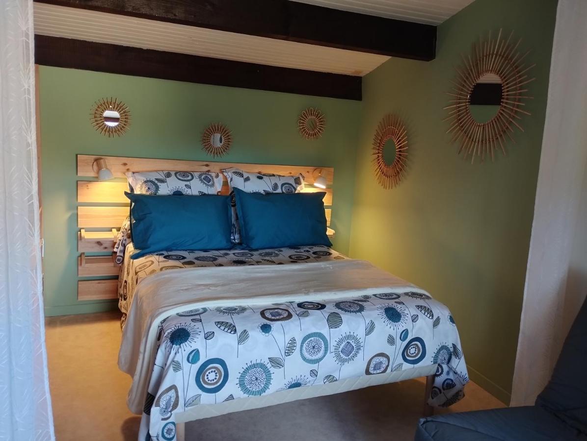 Chez Nathalie Et Raphael Bed & Breakfast Grane Bagian luar foto